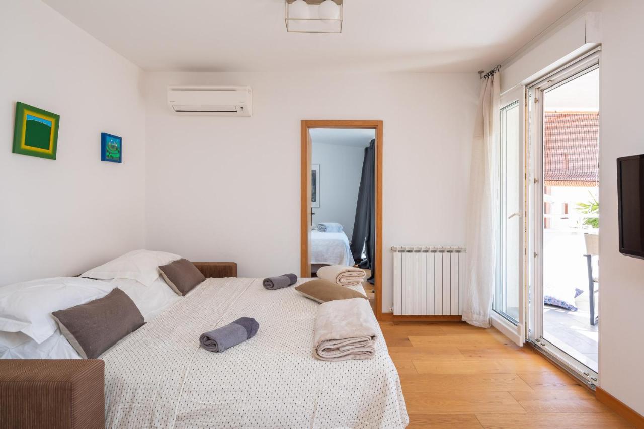 Modern Apt With Terrace 4 Min Walk To The Beach Сплит Екстериор снимка