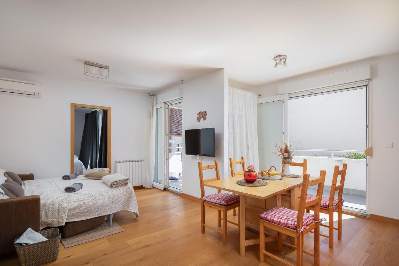 Modern Apt With Terrace 4 Min Walk To The Beach Сплит Екстериор снимка
